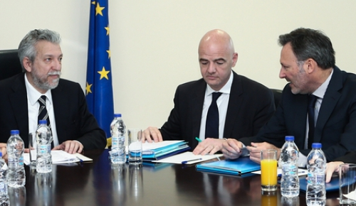 …Και διαδήλωση