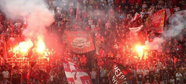 Όλοι γήπεδο Όλοι γήπεδο