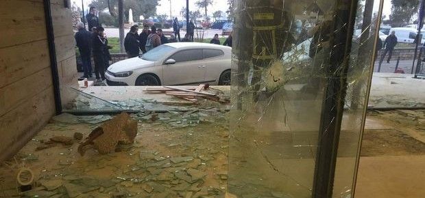 Κοτούλες και λαγοί Κοτούλες και λαγοί