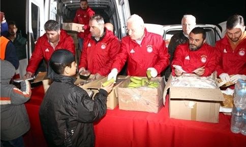 Ο Θρύλος δίπλα στους πρόσφυγες