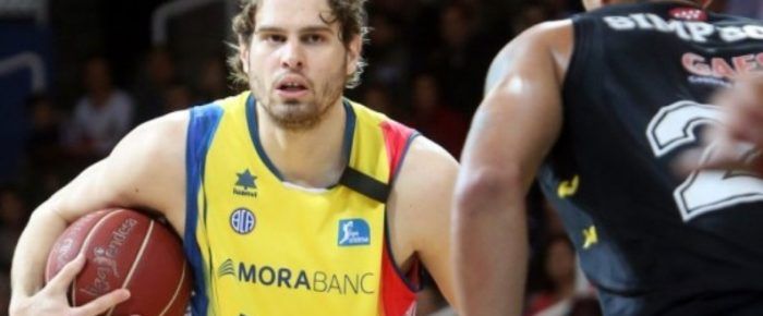 “Με τα πόδια στον Ολυμπιακό”