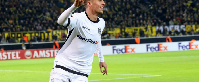 Ξεπούλησε τον Μακ