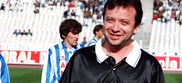 Θέλουν κλωτσιές Θέλουν κλωτσιές