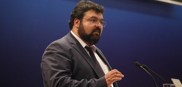 Με ξένους Με ξένους