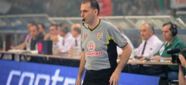 Τρία τάκλιν Τρία τάκλιν