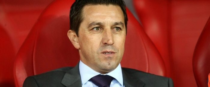 Του δίνουν δουλειά Του δίνουν δουλειά