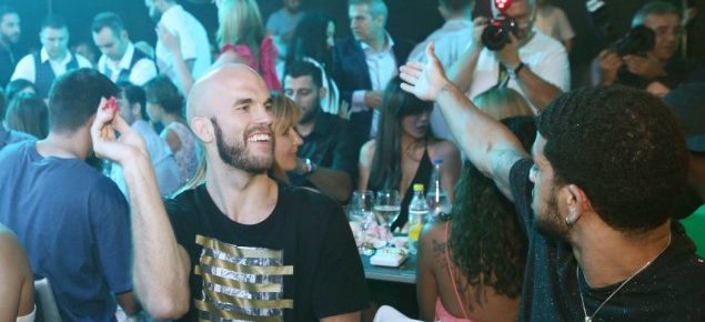 Τους νικήσαμε μέσα στο Παλαί Τους νικήσαμε μέσα στο Παλαί