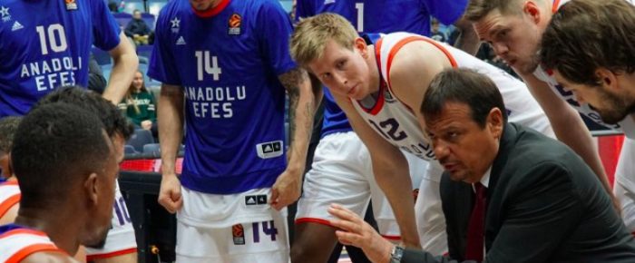 Αταμάν: Δεν φεύγει από τον Ολυμπιακό ο Σπανούλης