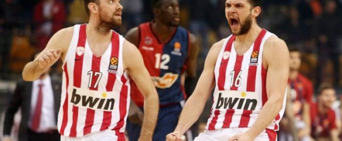 Παίζει ο Παπανικολάου