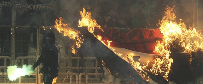 Κάψτε, σπάστε, τραμπουκίστε Κάψτε, σπάστε, τραμπουκίστε