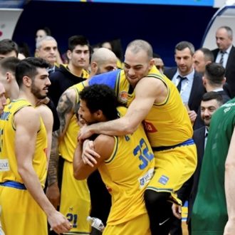 Ας παίζουν με το Περιστέρι