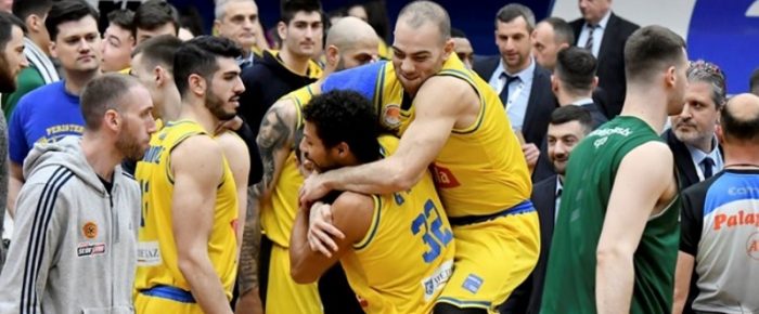 Ας παίζουν με το Περιστέρι