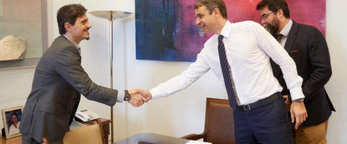 Αφού ψηφίζεις Μητσοτάκη, μαλάκας είσαι