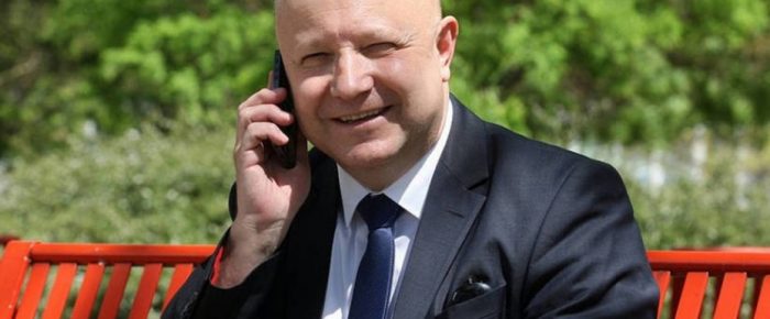 Παραπέμψτε τον Φούσεκ Παραπέμψτε τον Φούσεκ