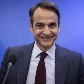 Ασχολείται με τα συμβόλαια Ασχολείται με τα συμβόλαια