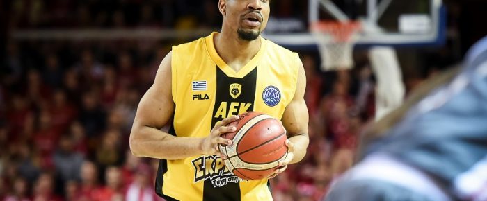 Χάντερ: Δεν τους λέτε να με πληρώσουν; Χάντερ: Δεν τους λέτε να με πληρώσουν;