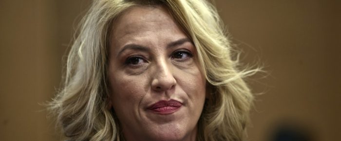 Πώς τα κατάφερε η Δούρου Πώς τα κατάφερε η Δούρου