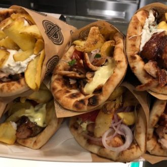 Μάθετε σουβλάκια αγόρια μου Μάθετε σουβλάκια αγόρια μου