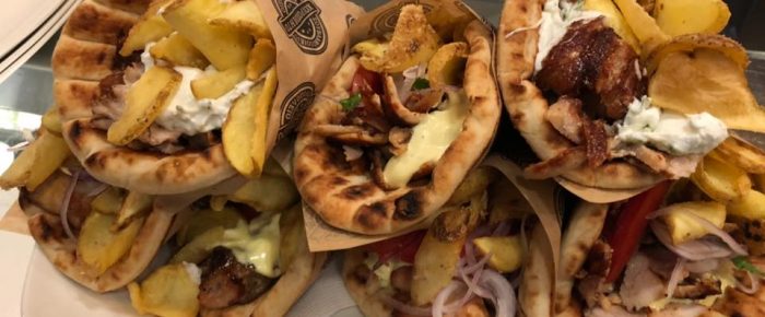 Μάθετε σουβλάκια αγόρια μου