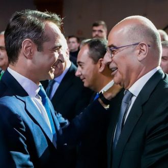 Με τα σκατά στις κάλτσες…