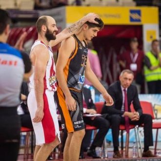 ΚΑΕ: Διέψευσε τον Μαντζούκα ΚΑΕ: Διέψευσε τον Μαντζούκα