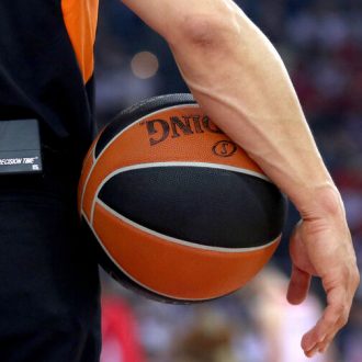 Όλα τα σφυρίγματα εναντίον μας