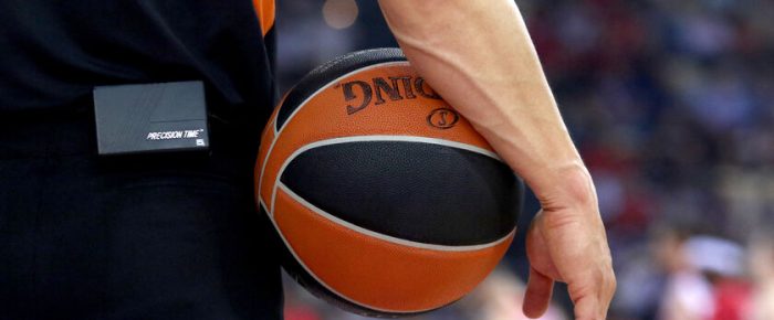 Όλα τα σφυρίγματα εναντίον μας