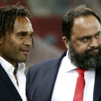 Τον Καρεμπέ τι τον έχει; Τον Καρεμπέ τι τον έχει;