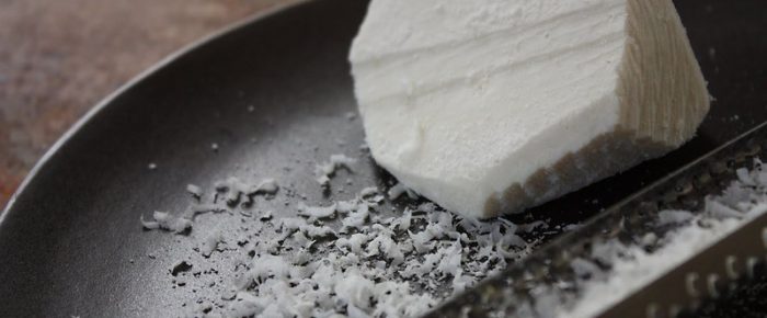 Τρίβουν την μυτζήθρα
