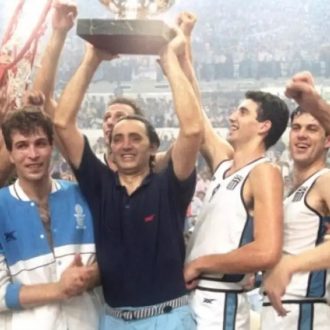 Μπαρτζώκας: Ο ερυθρόλευκος Κώστας Πολίτης