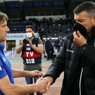 Να μην του ξαναδώσει το χέρι