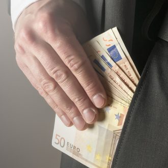 Τι τα θες τα τσουρέκια, ρε Βενέτη;