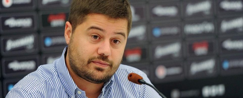 Μάκη Γκαγκάτση, μάζεψε τους «φραπέδες» σου Μάκη Γκαγκάτση, μάζεψε τους «φραπέδες» σου