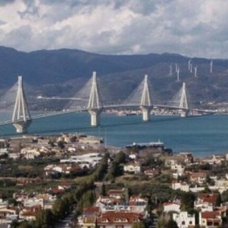 Χαιρετισμούς από την κόκκινη Πάτρα