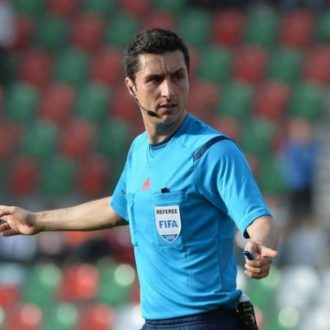 Να του πει ο παπάς στο αυτί…