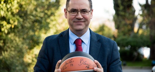 Βαγγέλης Ιωάννου: Σούπερ γλείφτης Βαγγέλης Ιωάννου: Σούπερ γλείφτης