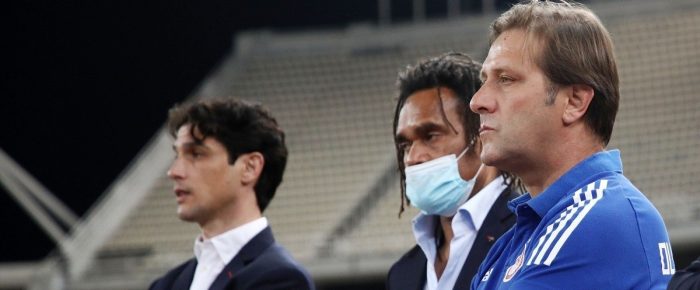 Που είναι ο αριστερός μπακ;