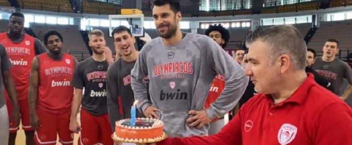 Τούρτα, κούπα και φατούρο Τούρτα, κούπα και φατούρο