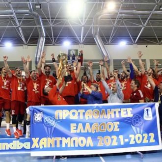 Έφαγε την μπανάνα στην ζούγκλα Έφαγε την μπανάνα στην ζούγκλα