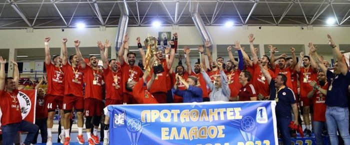 Έφαγε την μπανάνα στην ζούγκλα Έφαγε την μπανάνα στην ζούγκλα
