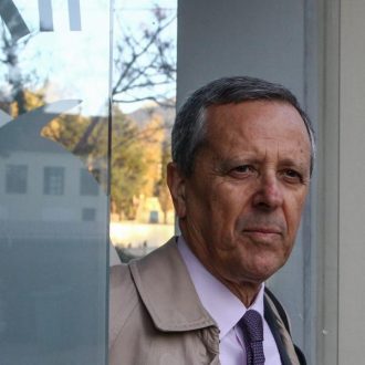 O λεκές και οι αετοί στην κωλοτούμπα