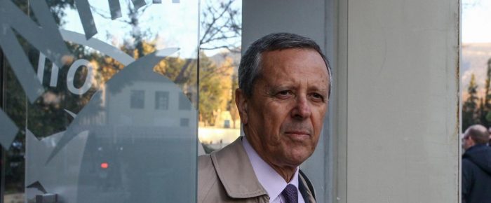 O λεκές και οι αετοί στην κωλοτούμπα