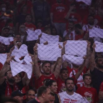 Λευκή πετσέτα, Γιαννακόπουλε