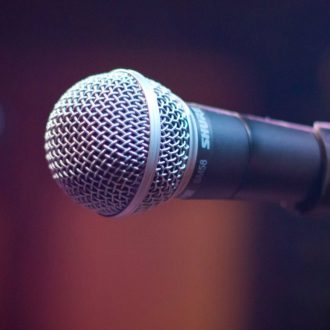Τον κατέβασε από την ορχήστρα Τον κατέβασε από την ορχήστρα