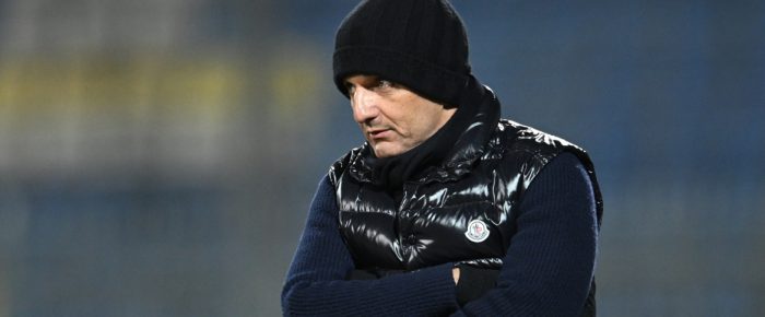 Διαμαρτύρεται και ο μαύρος σκούφος