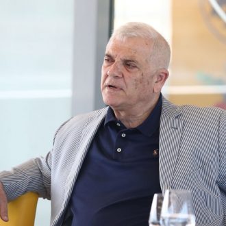 Γατούλη, επιτέλους βγες μπροστά
