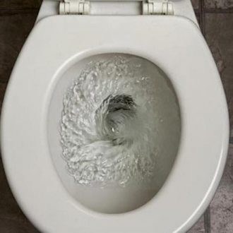 Κατούρησε ο κυρ Θόδωρος