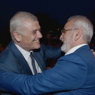 Ας φαγωθούν μεταξύ τους