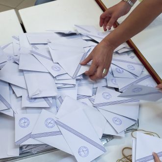 Έλληνες: Μην αυτοκτονήσετε στις κάλπες Έλληνες: Μην αυτοκτονήσετε στις κάλπες
