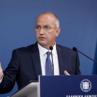 Οικονόμου: Άρχισε τις παρλαπίπες
